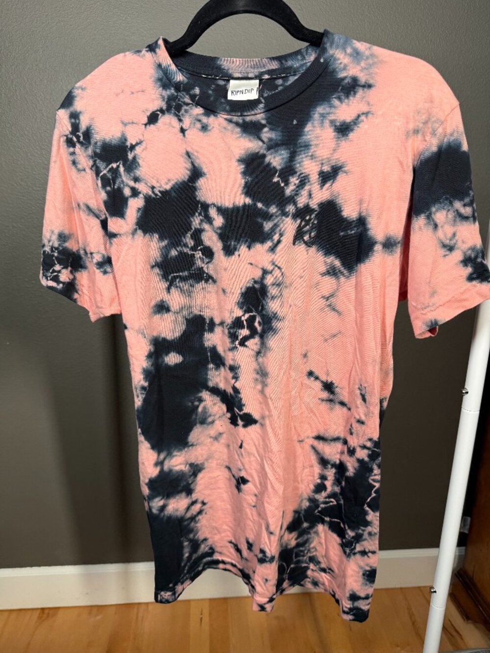 RipNDip T-Shirt Mens Size M (Looks Large) Pink Black Tie Dye Crew Neck Pullover